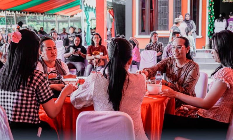 OPEN HOUSE - Suasana Open House Natal di Kediaman Wakil Bupati Tana Tidung pada hari Jumat, (26/12/2025). Wakil Bupati Tana Tidung beserta keluarga menyambut Tamu yang datang dengan penuh rasa humanis.