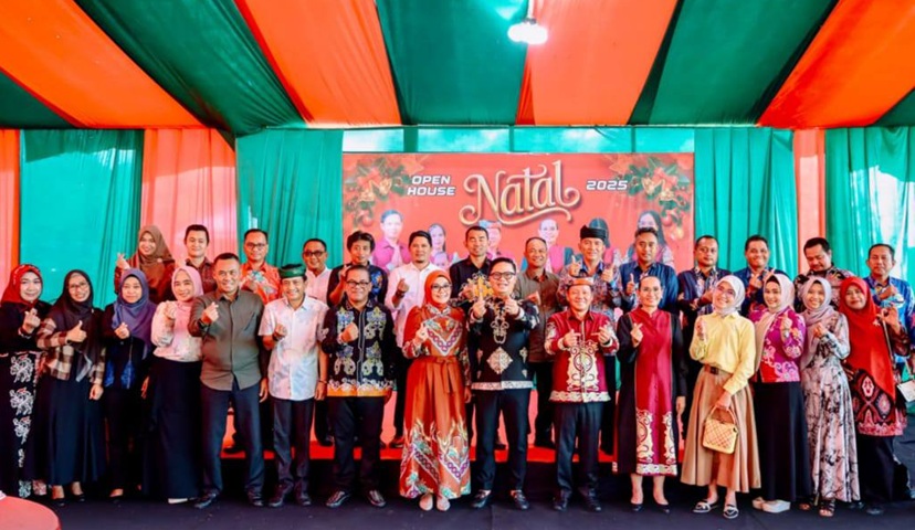 SILATURAHMI - Bupati Tana Tidung, Ibrahim Ali bersilaturahmi ke kediaman Wakil Bupati Tana Tidung, Sabri saat Open House Natal Tahun 2025 beberapa waktu lalu. 