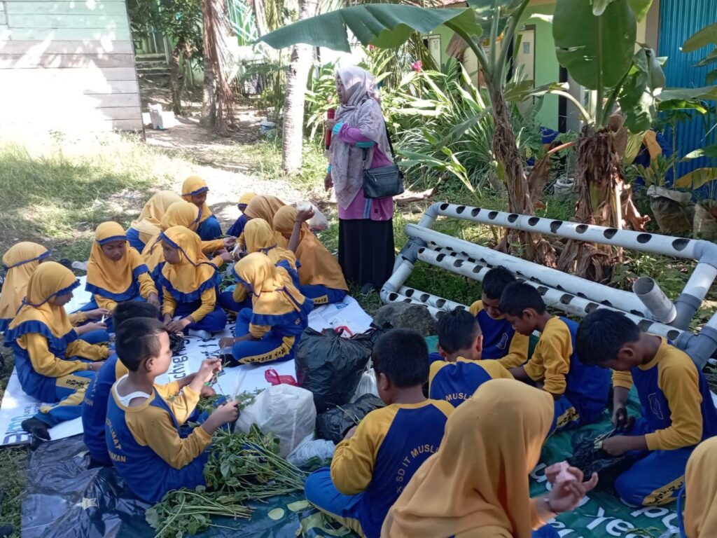 DUKUNG PROGRAM - Sejumlah program unggulan telah dijalankan secara konsisten, antara lain pengelolaan sampah berbasis prinsip Reduce, Reuse, dan Recycle (3R).