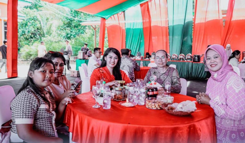 OPEN HOUSE - Suasana Open House Natal di Kediaman Wakil Bupati Tana Tidung pada hari Jumat, (26/12/2025). Wakil Bupati Tana Tidung beserta keluarga menyambut Tamu yang datang dengan penuh rasa humanis.