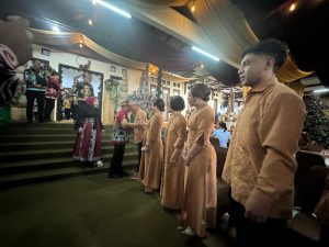 OPEN HOUSE NATAL - Bupati Malinau, Wempi W Mawa beserta keluarga saat menyambut kedatangan Gubernur Kaltara beserta rombongan, dan Ketua DPRD Kaltara beserta rombongan, pada Kamis (25/12/2025), di Rumah Jabatan Bupati Malinau.