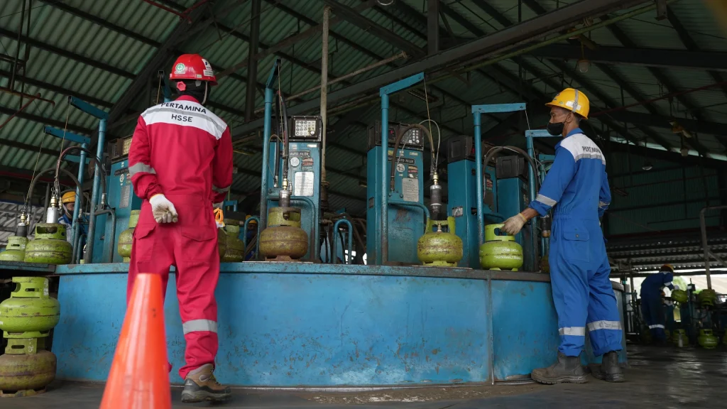 DROPING LPG - Jelang Ramadan dan Nyemi, Pertamina Patra Niaga Regional Kalimantan melakukan extra dropping LPG 3 kilogram sebesar lebih dari 890,00 metrik ton di seluruh provinsi di Kalimantan. (HO/PERTAMINA PATRANIAGA)