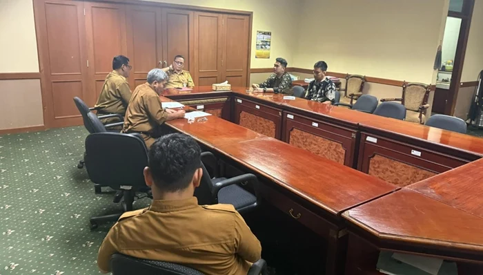 GELAR RAKOR - Sales Branch Manager Kaltimut V Fuel, Muhammad Naufal Atiyah turun langsung memimpin tim melaksanakan rapat koordinasi bersama Pemerintah Kabupaten (Pemkab) Nunukan dan rangkaian kegiatan lainnya. (HO PERTAMINA)