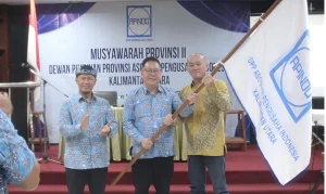 PERIODE KE DUA - Peter Setiawan kembali terpilih sebagai Ketua Dewan Pengurus Provinsi (DPP) Asosiasi Pengusaha Indonesia (APINDO) Kaltara, pada gelaran Musyawarah Provinsi APINDO Kaltara, Senin (16/2/2926), di Tarakan Plaza Hotel.