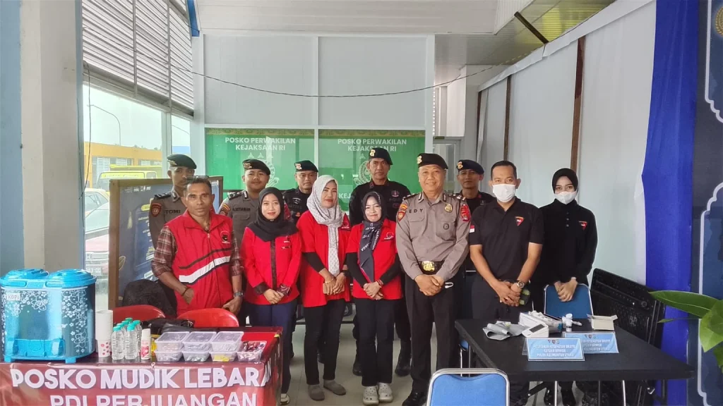 BUKA POSKO MUDIK - DPC PDIP Tarakan Membuka Posko Gotong Royong Mudik Lebaran Tahun 2026, yang digelar pada Selasa (17/3/2026) hingga Selasa (24/3/2026) di ruang tunggu Keberangkatan Pelabuhan SDF/Tengkayu. HO DPC PDIP TARAKAN