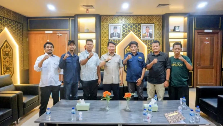 JAGA DESA - SMSI Kaltara saat melakukan audiensi dengan Ketua DPRD Provinsi Kaltara, H. Achmad Djufrie, di Sekretariat DPRD Kaltara, Senin, (21/9/26).