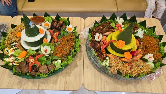 UCAP SYUKUR - Tumpeng ucapan syukur atas beroperasinya MOMOYO Malinau Kota. (HO MOMOYO MALINAU KOTA)
